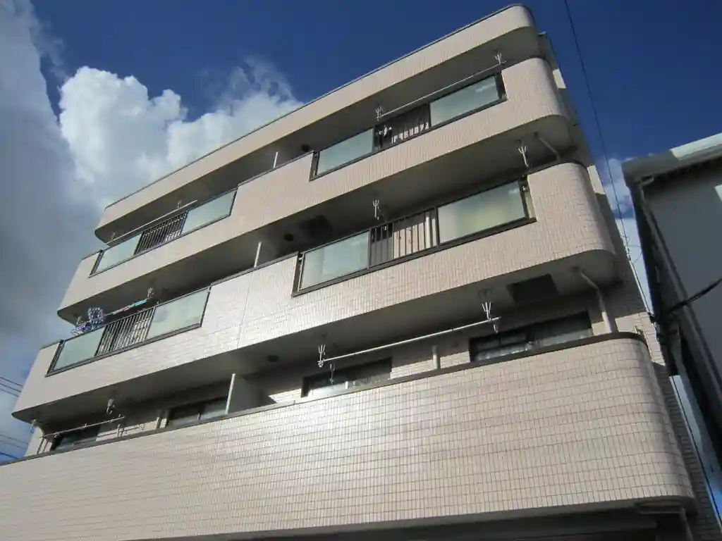 CRYSTAL COURT 弐 外観