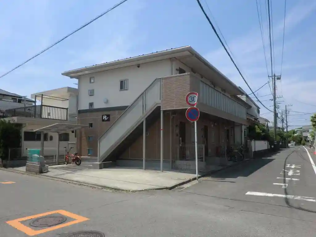 R 外観