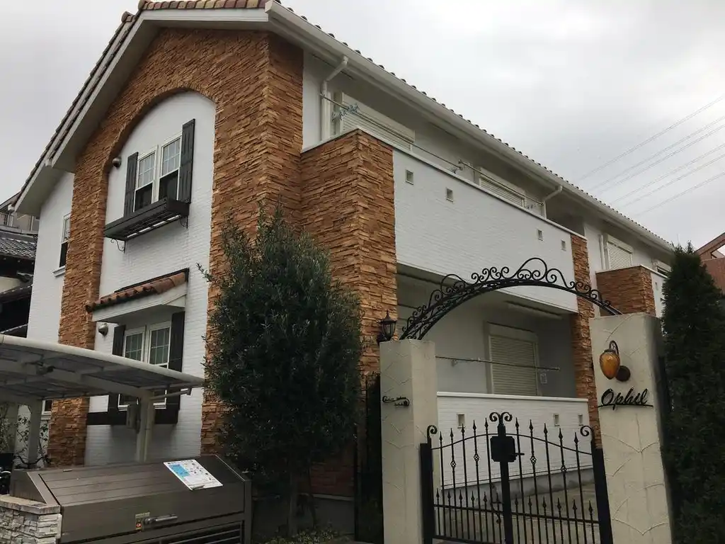 オフィール ルナ 外観