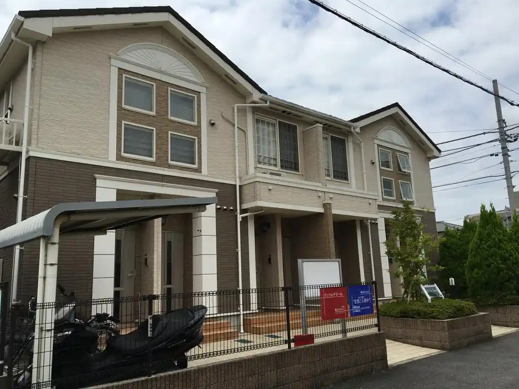 アンソレドミール 外観