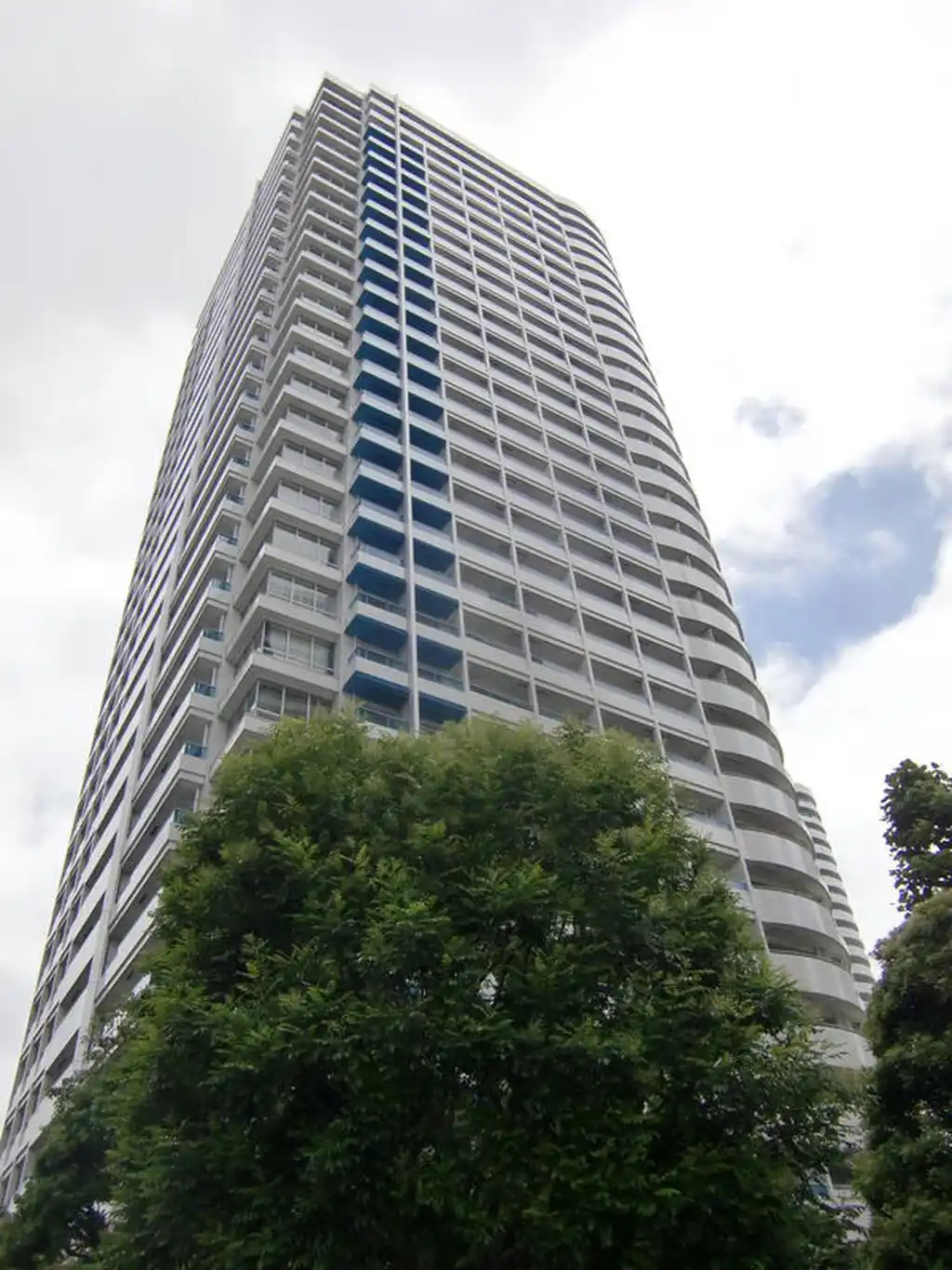 M.M.TOWERS the West 外観
