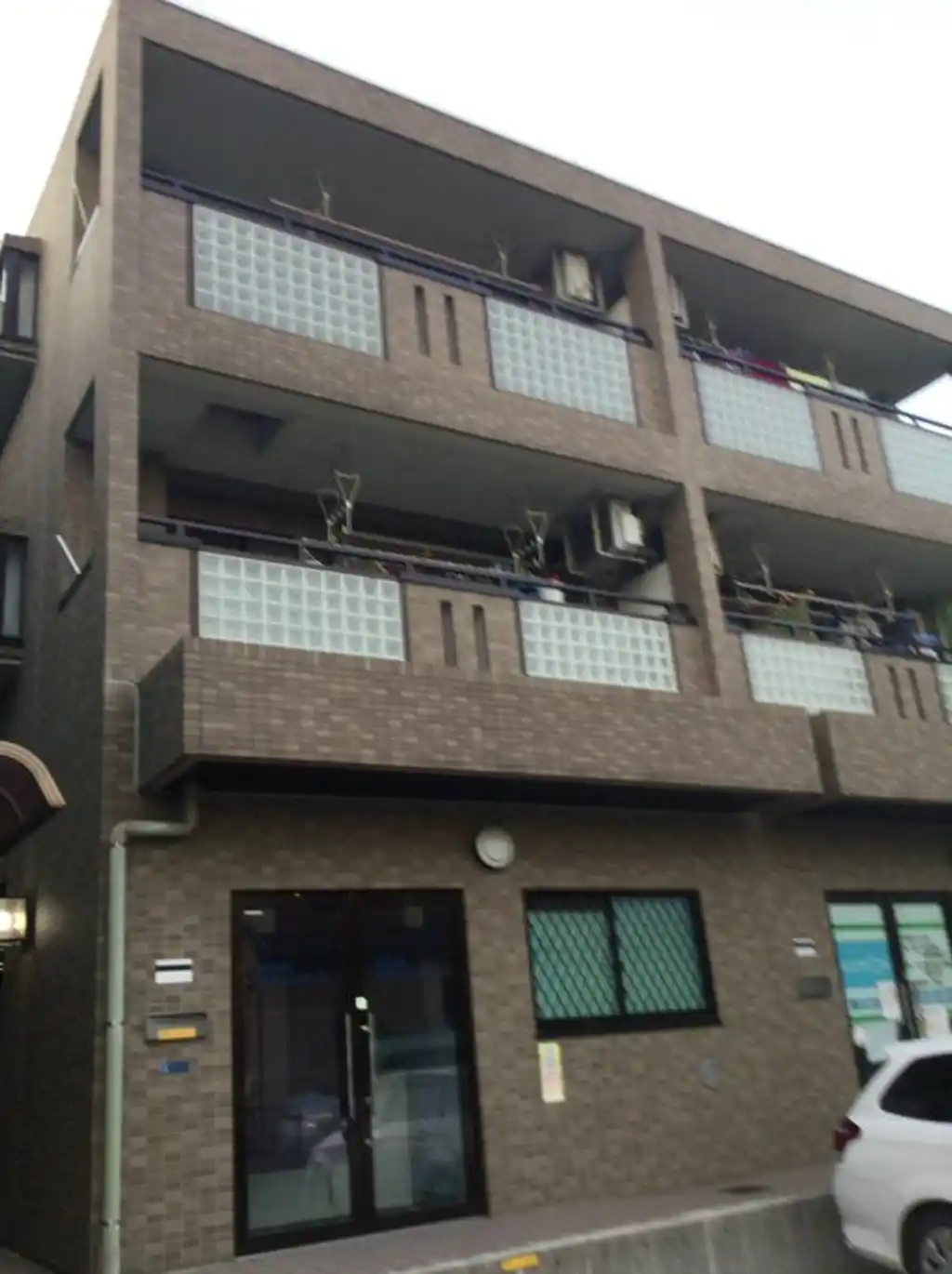 ラトゥールツチヤ 外観