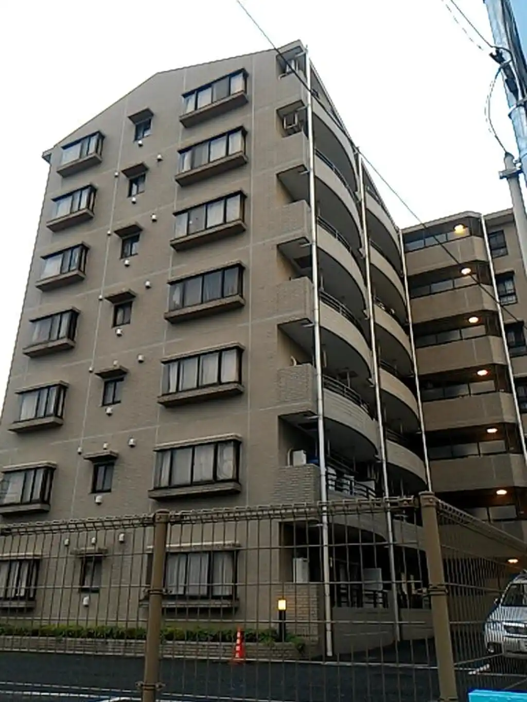 シャルマン島村 外観