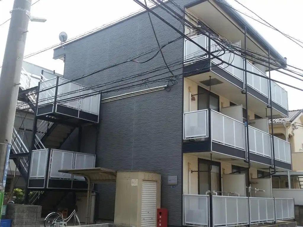 レオパレスマノワール 外観