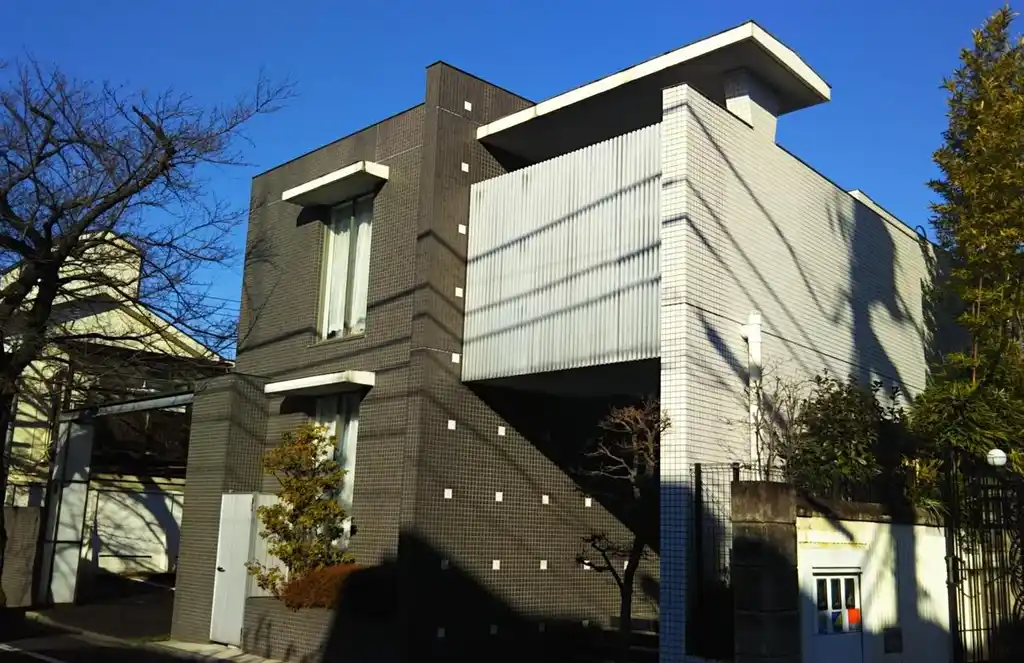 Academia 外観