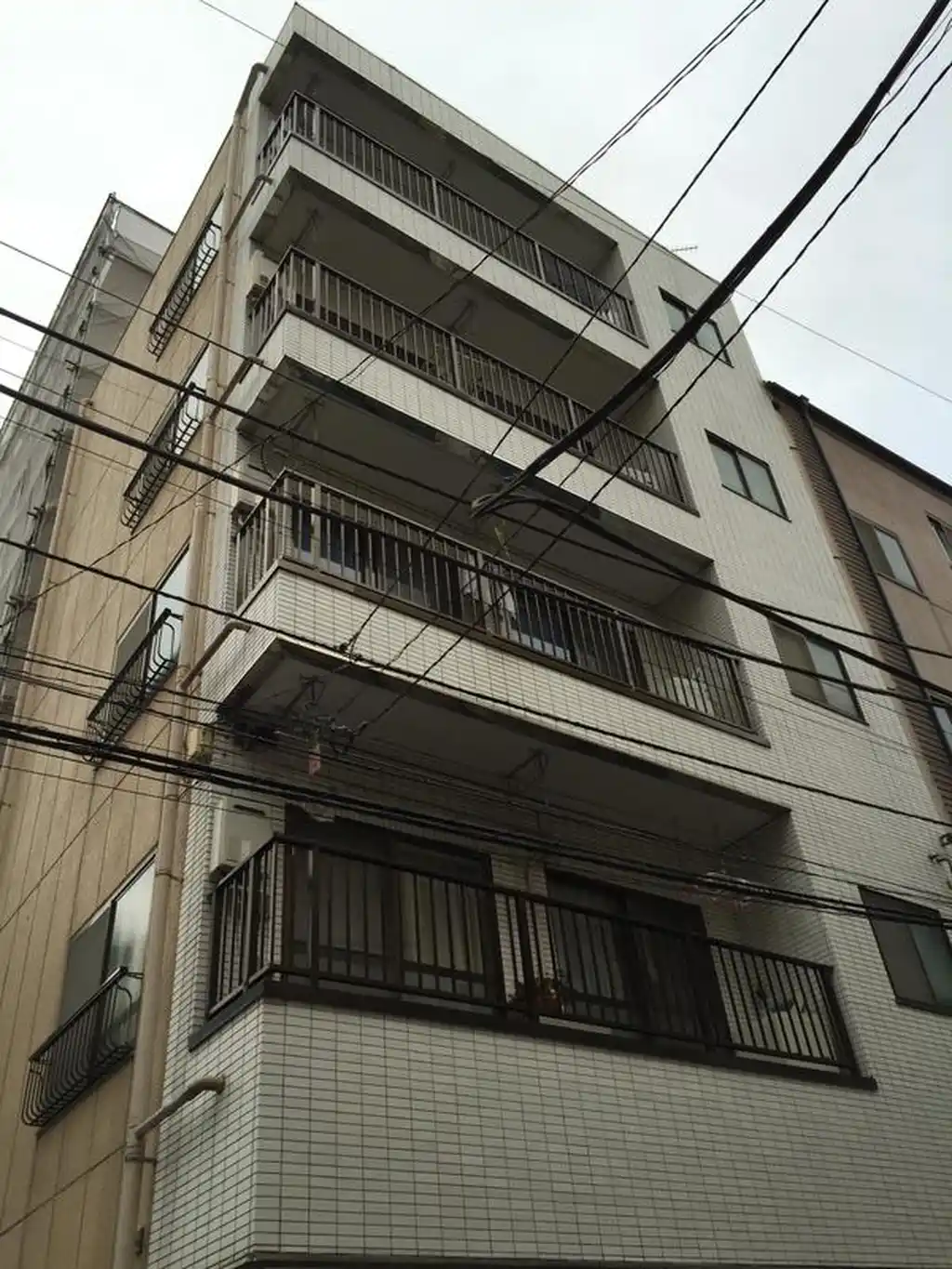 ドエルスダ 外観