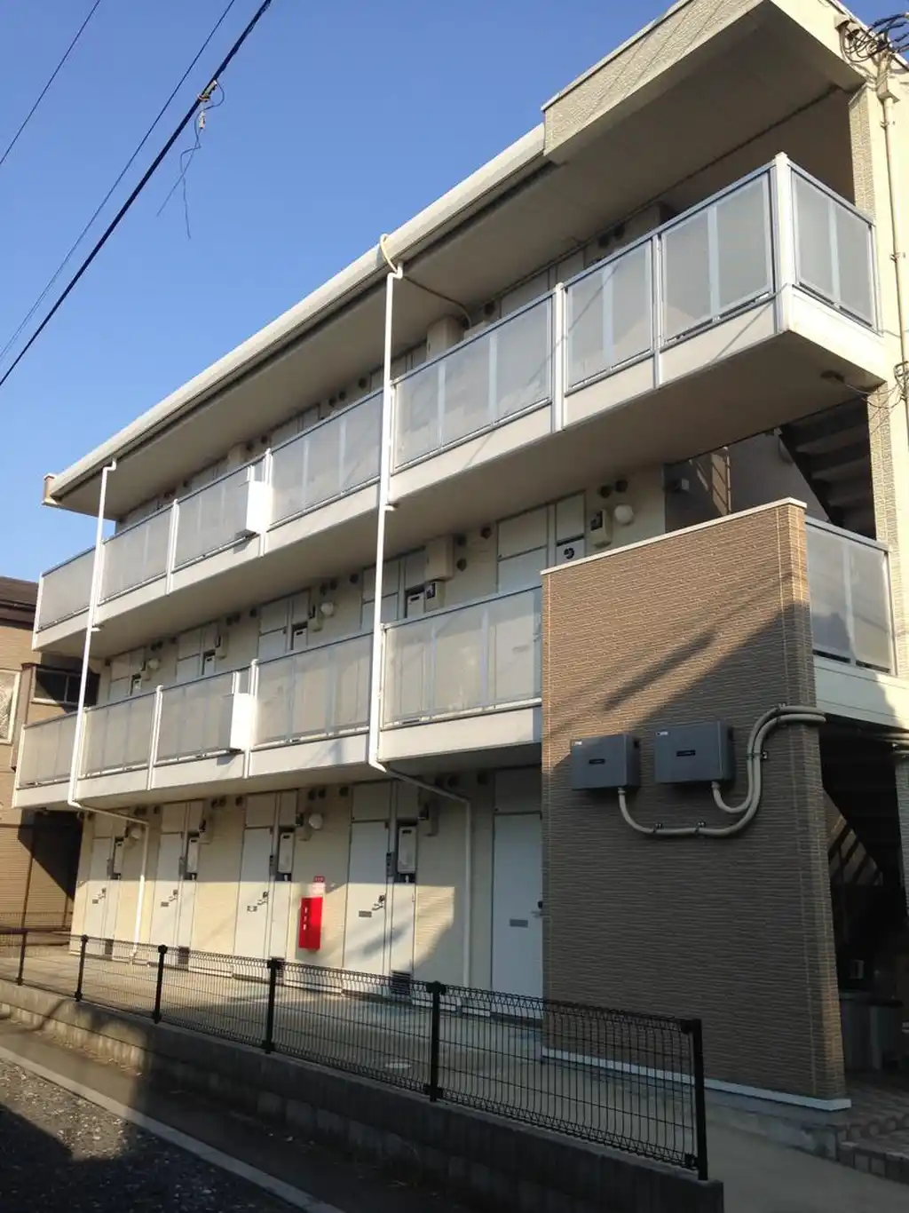 レオパレスフラットメイト新都心 外観