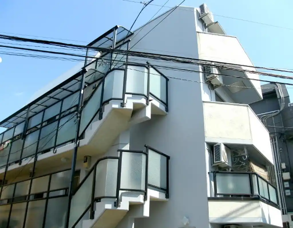 カル・フール 外観