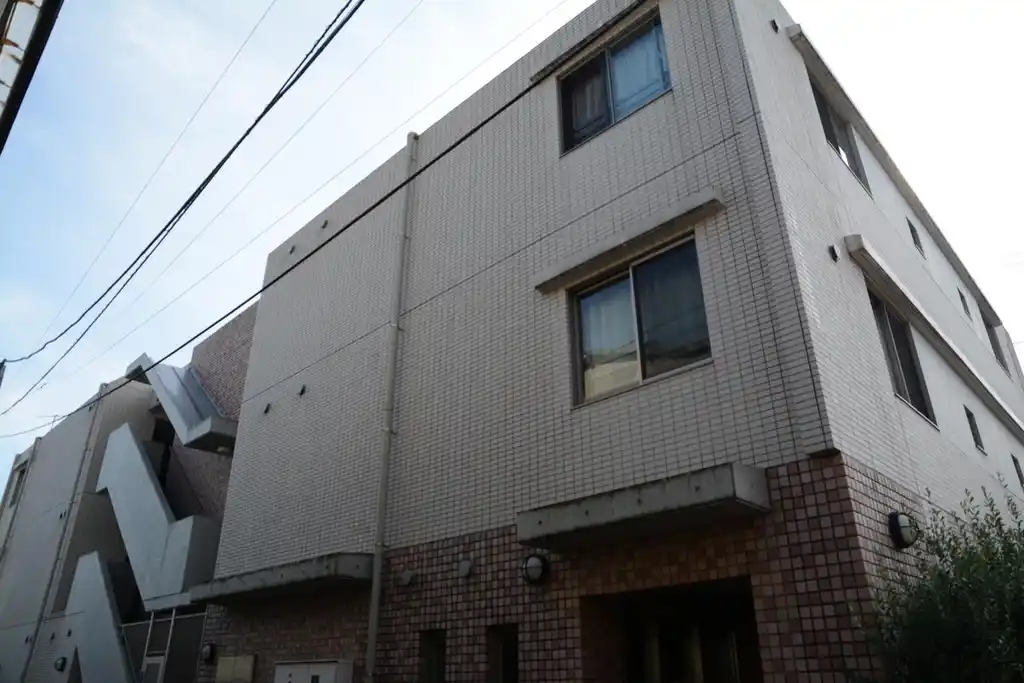 赤いリボン 外観