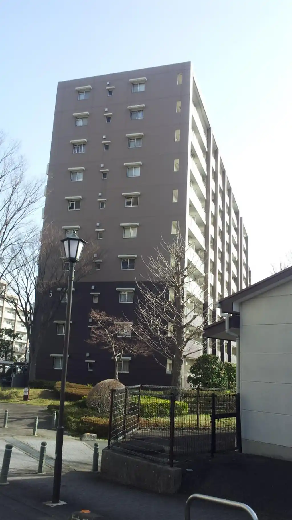 UR都市機構サンラフレ百合ヶ丘6号棟 外観