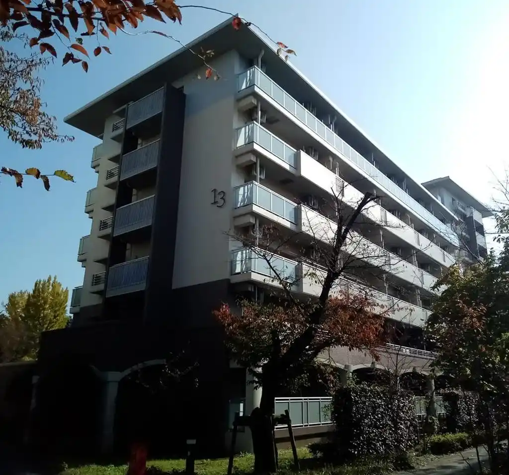 UR都市機構芦花公園団地13号棟 外観