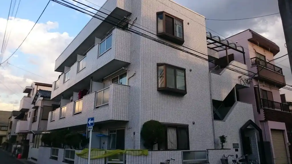 ラスール・イナV 外観