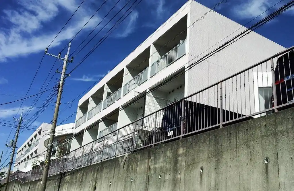 ドゥフォルトゥーナ 外観