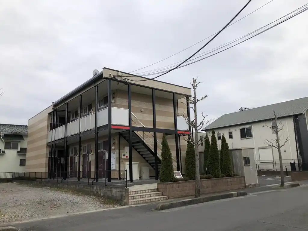 レオパレスワカバ 外観