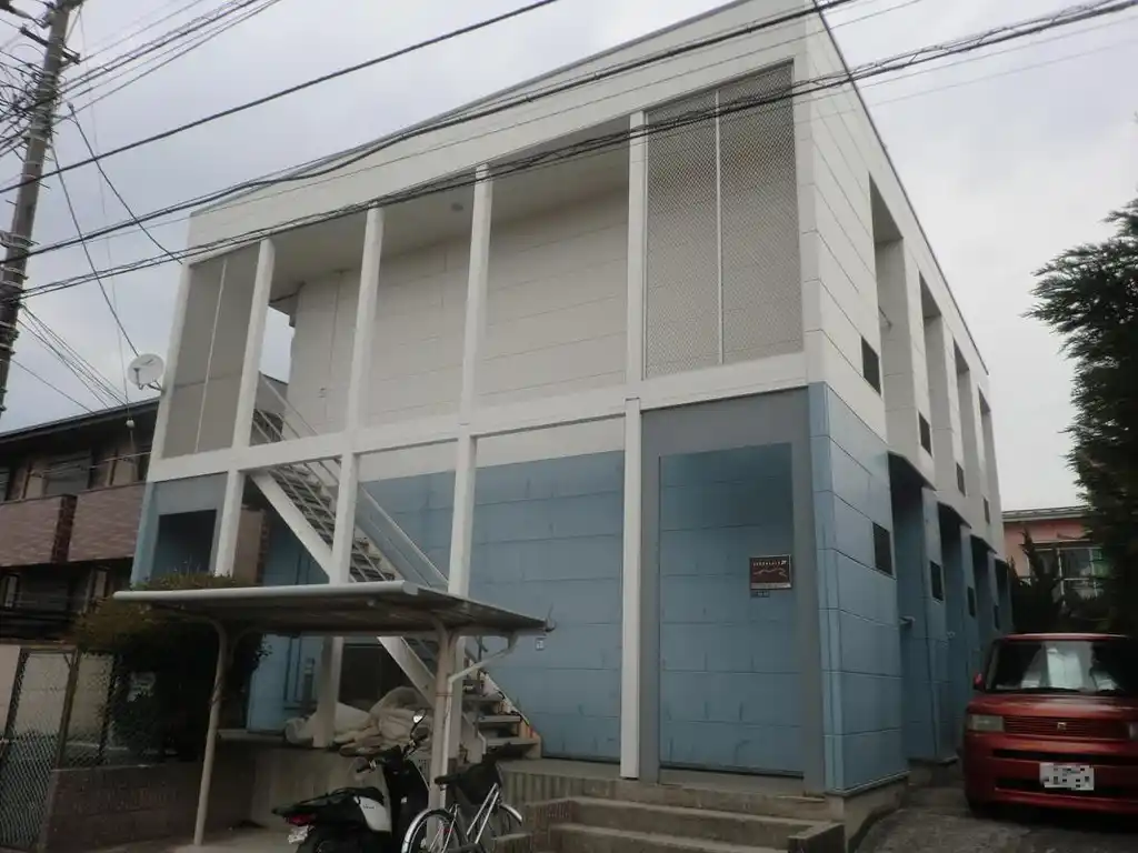 レオパレスイズミ 外観