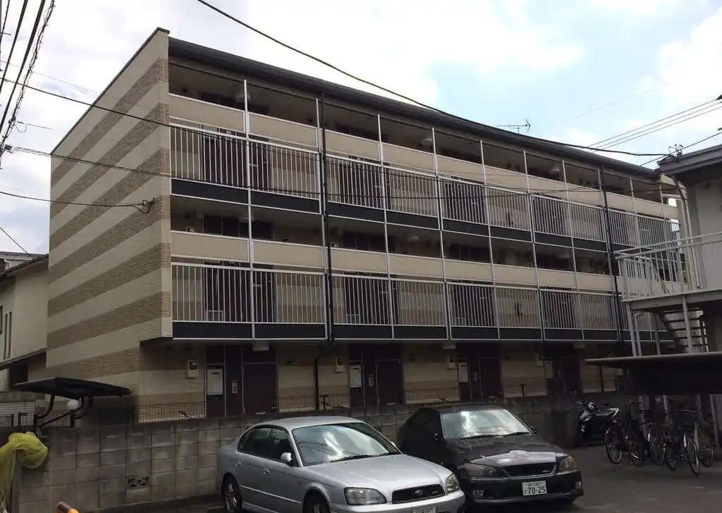 レオパレス多摩ぶらーま 外観