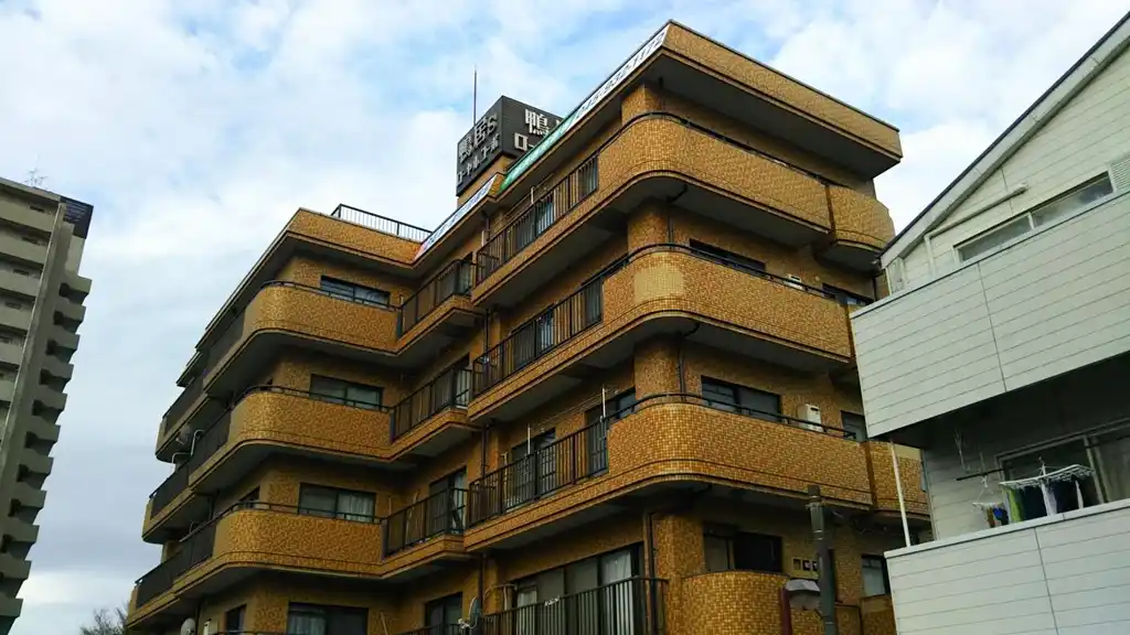 鈴木ビル鴨居Sローヤルコーポ 外観