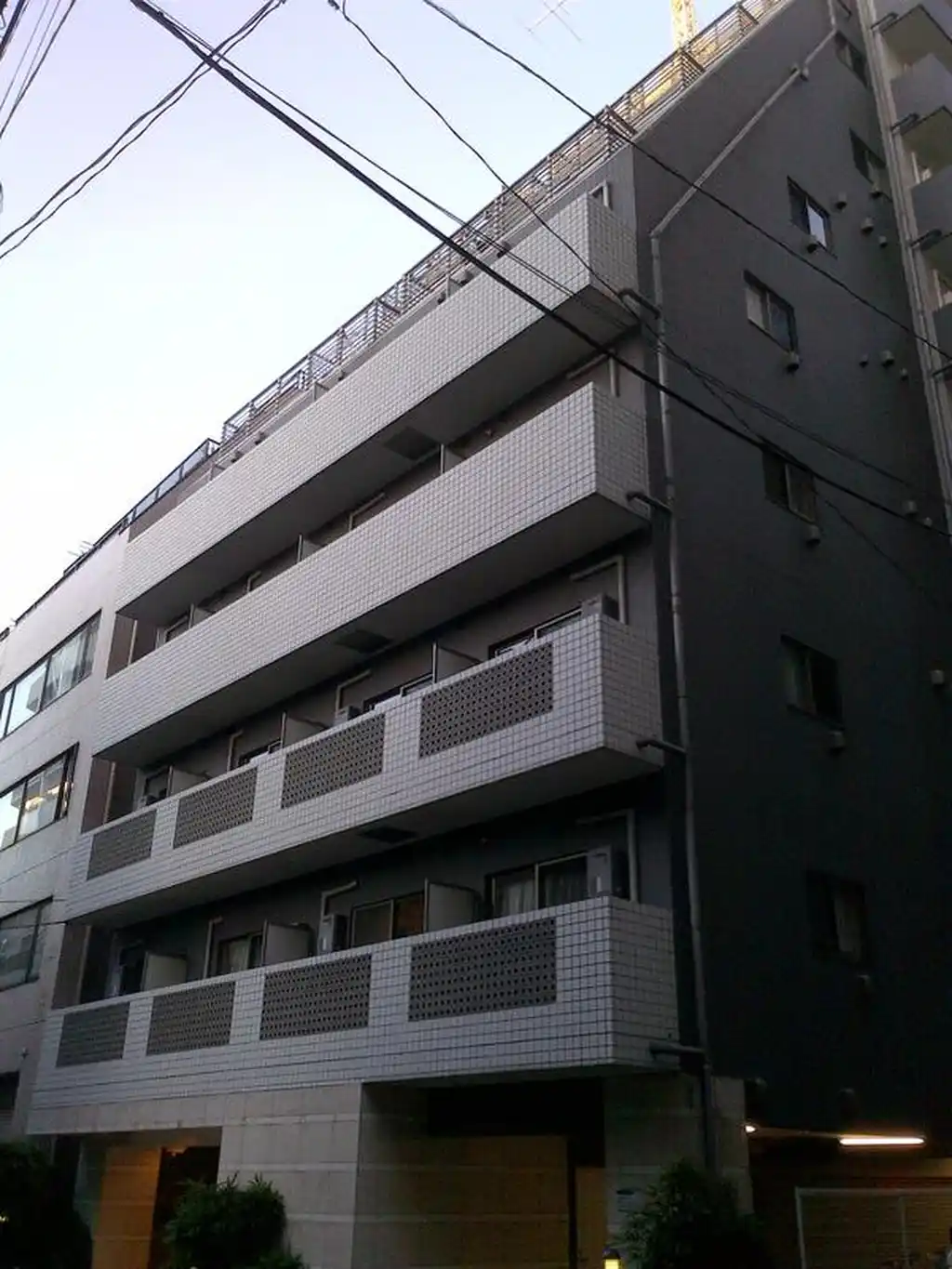 ラグジュアリーアパートメント本郷 外観