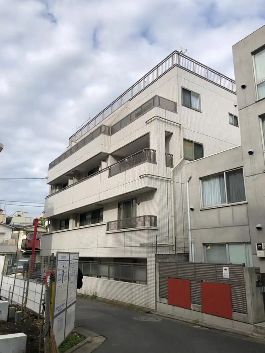 Y'sCOURT 外観