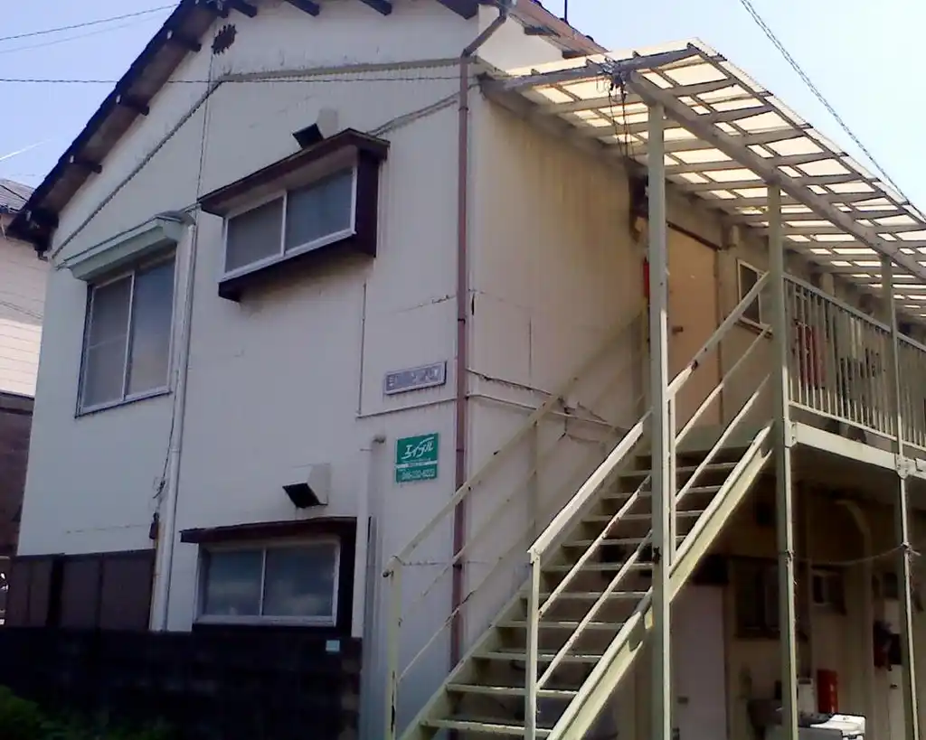 シャトルスワ 外観