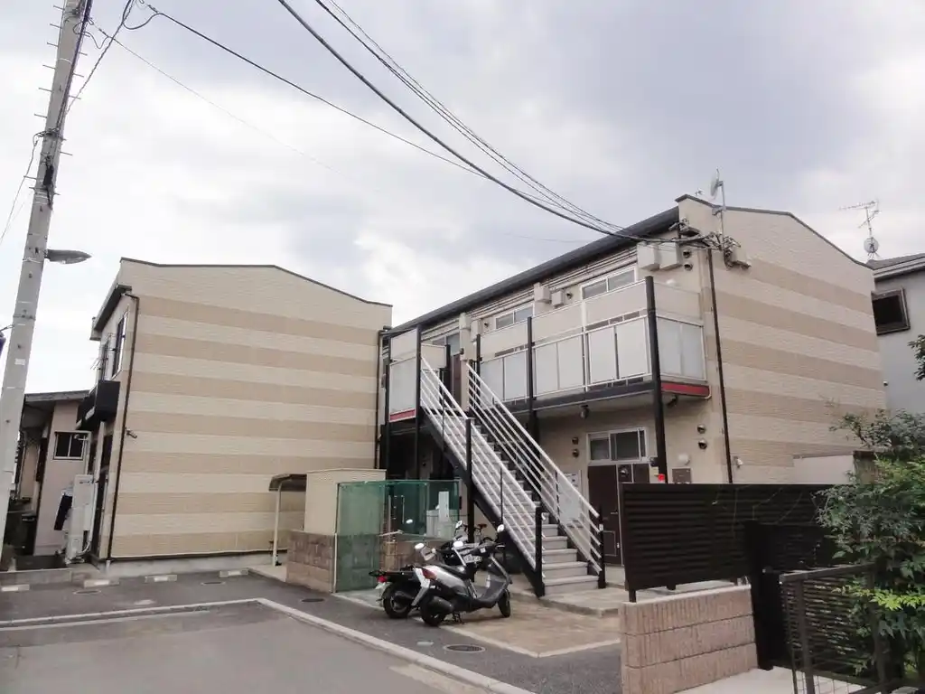 レオパレスエルミタージュ 外観