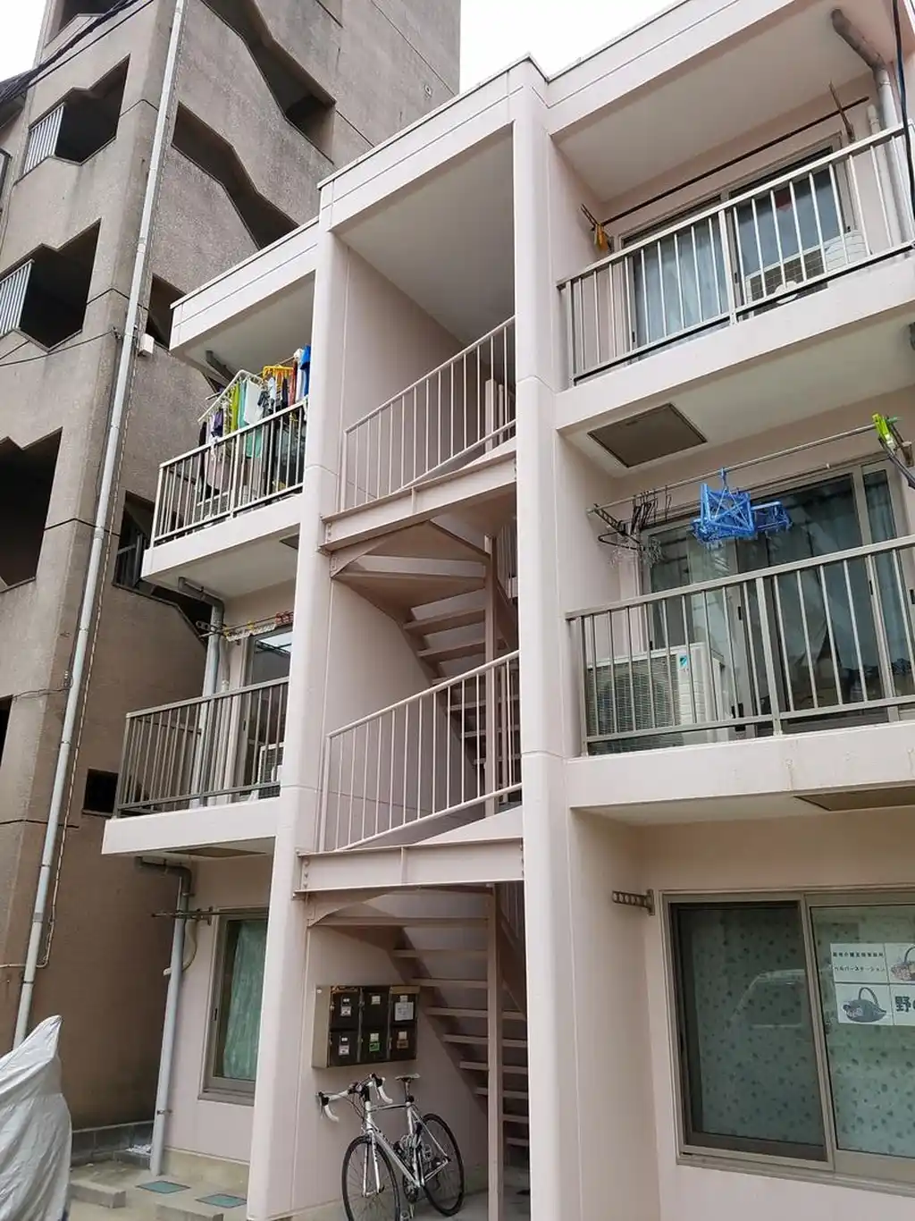 プレジデントマンション日の出町 外観