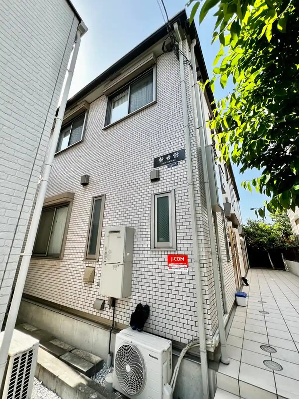 新力館 外観