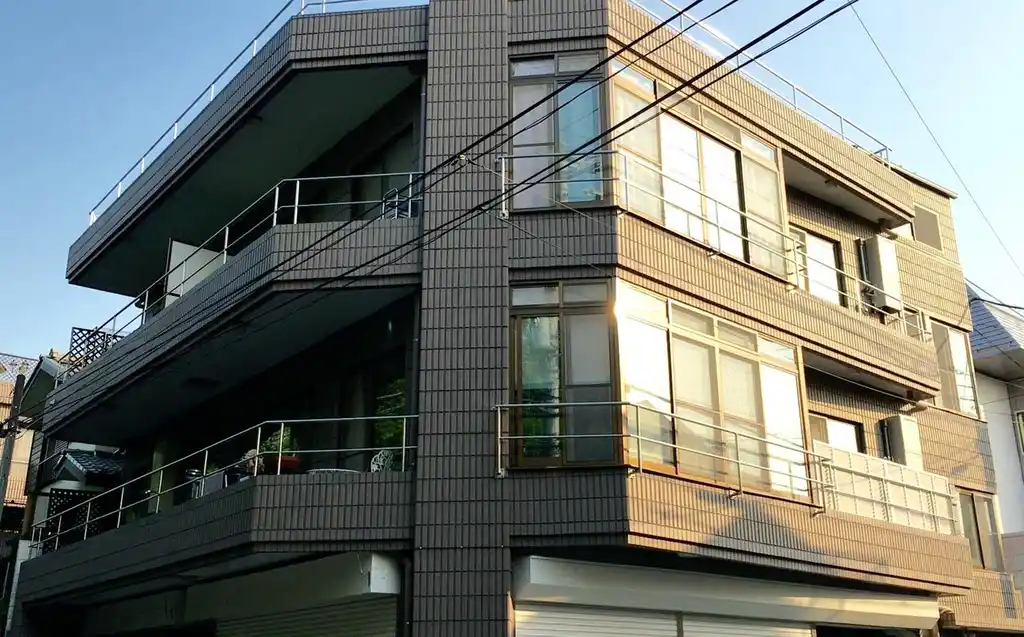 クワトロ・レオーネ 外観