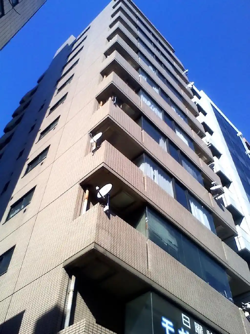 西新宿パールビル 外観