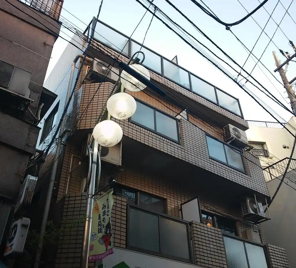 シュロス東裏 外観