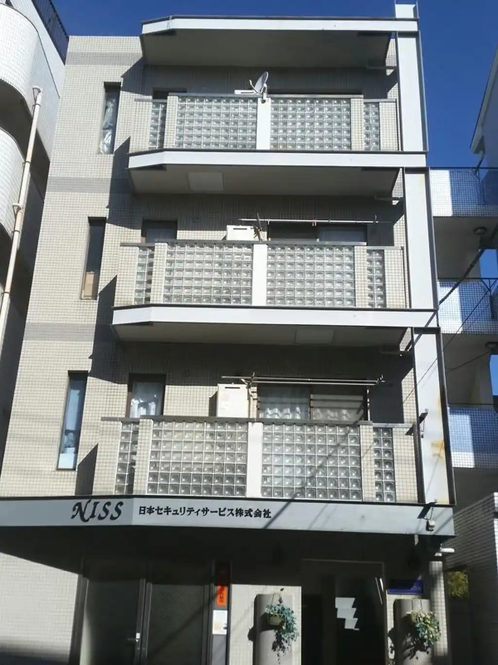 ホワイトビル久地 外観