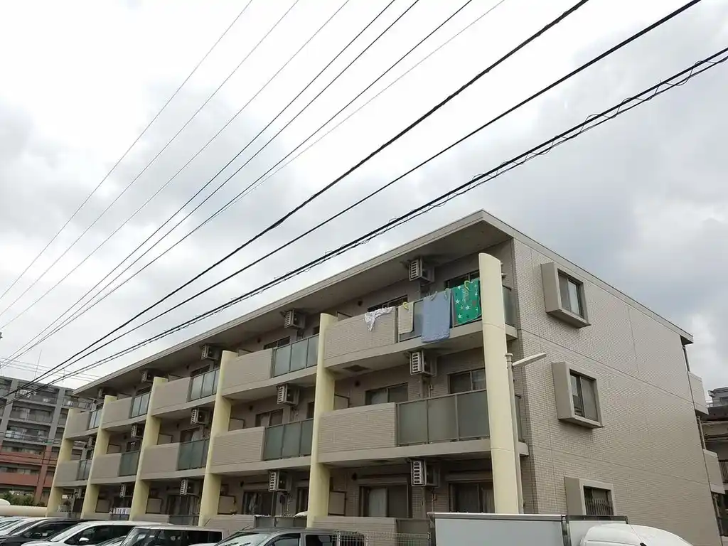 クレシア・E 外観