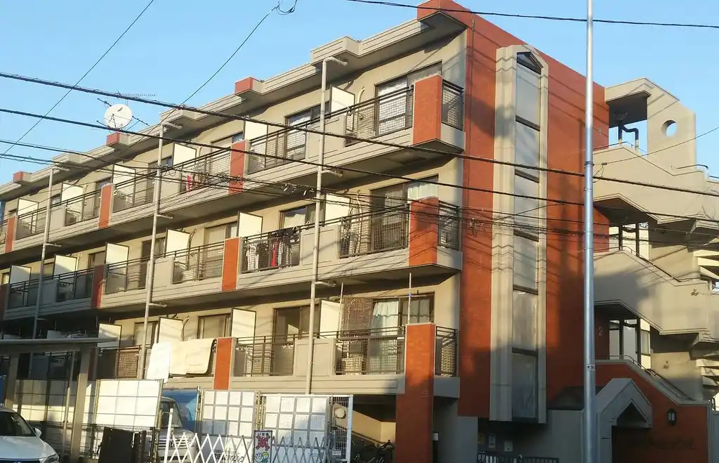 セザール久地 外観
