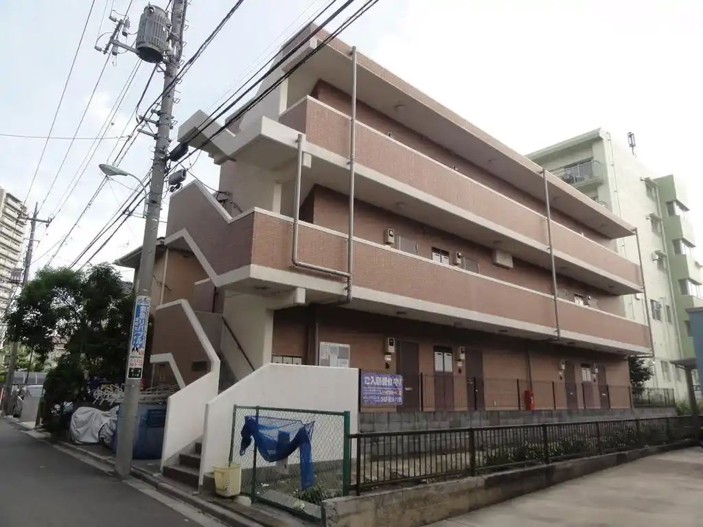 アムール・チュラII 外観
