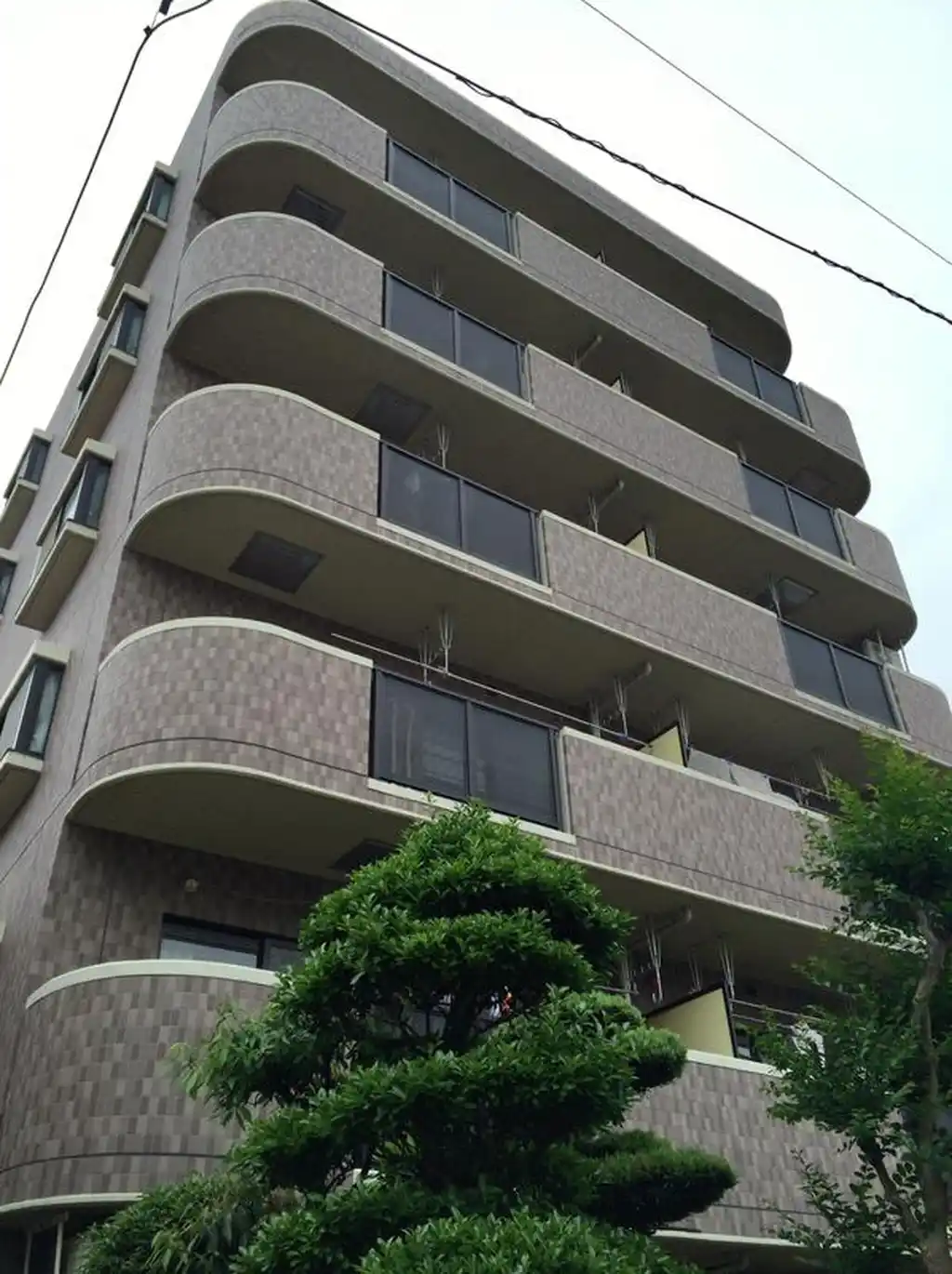 アゼル川口 外観