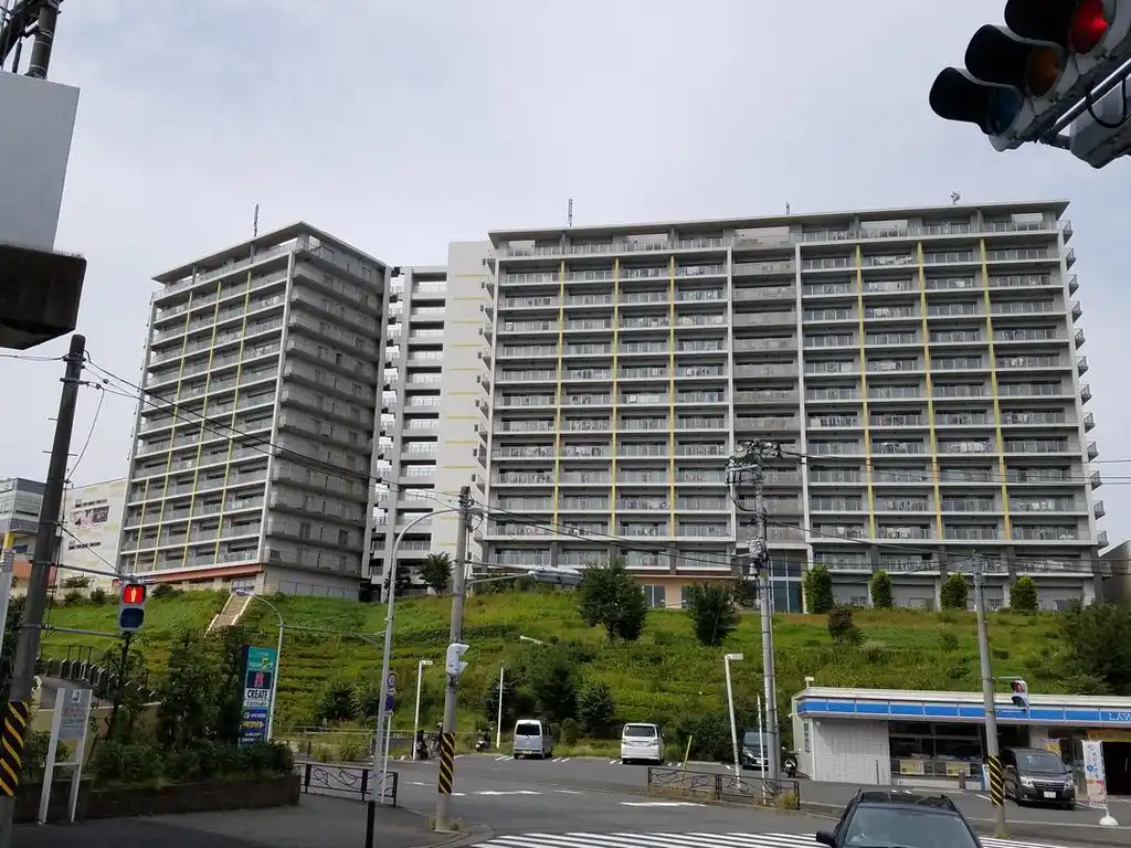 ロイヤルパークス若葉台 外観