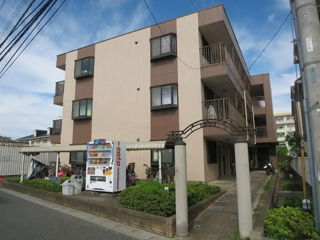 THIRTY-THREE 外観