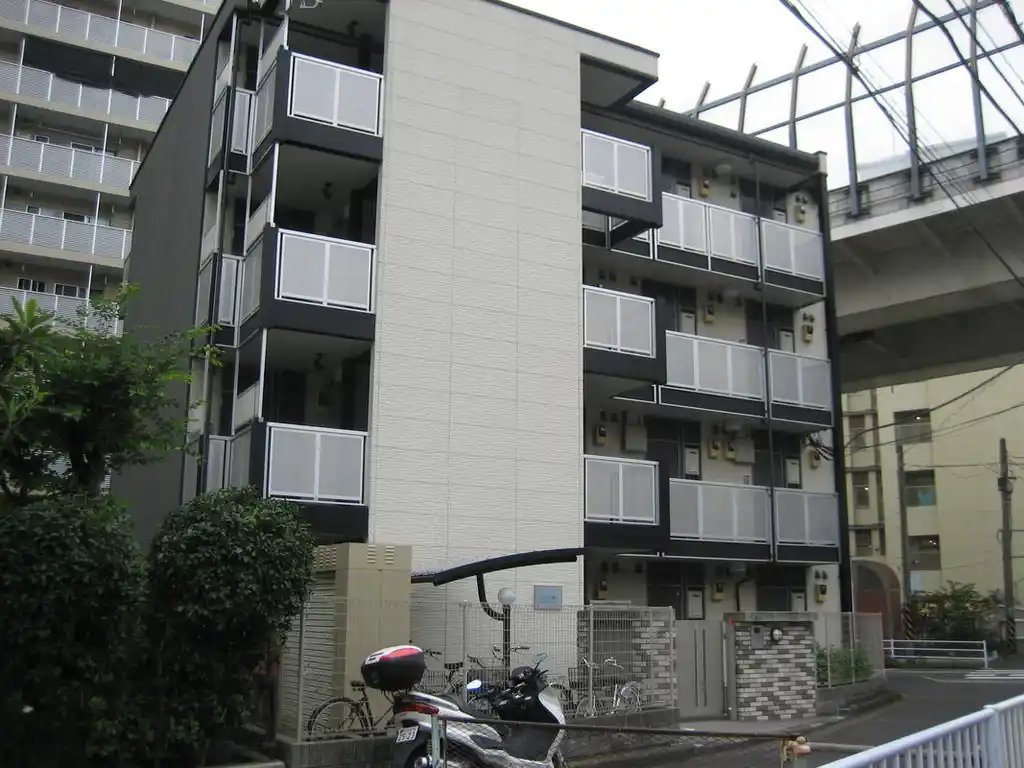 レオパレスフォレスタ磯子 外観