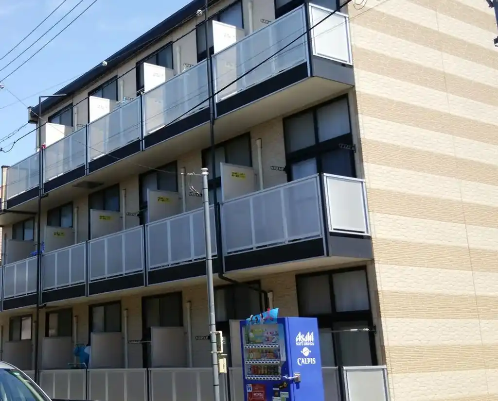 レオパレスプロパッサ大泉 外観
