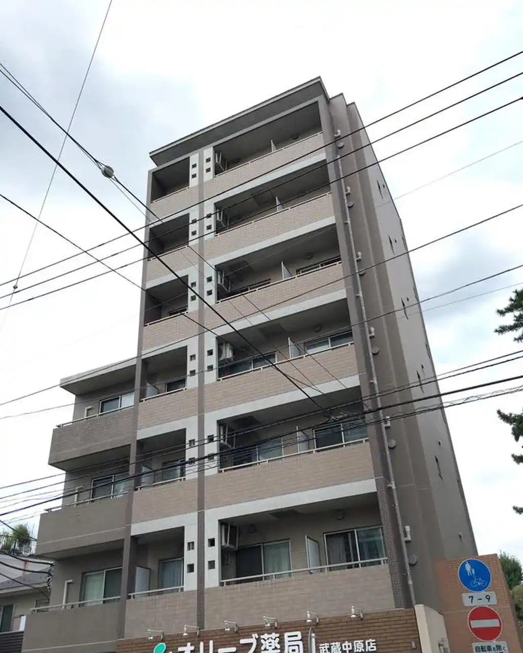 ルースト 外観