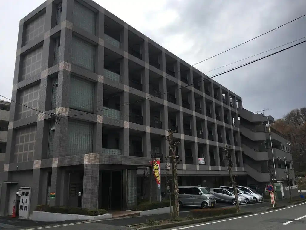 サンルーツマンション 外観