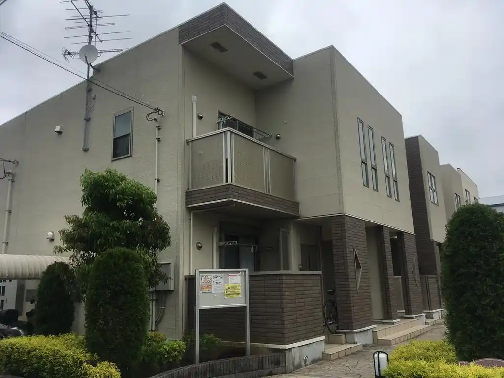 BROOK P 外観
