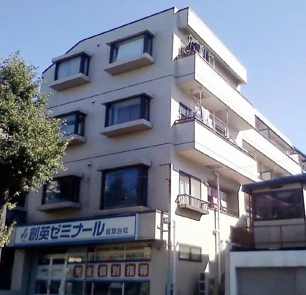 エミナン・エサキ 外観