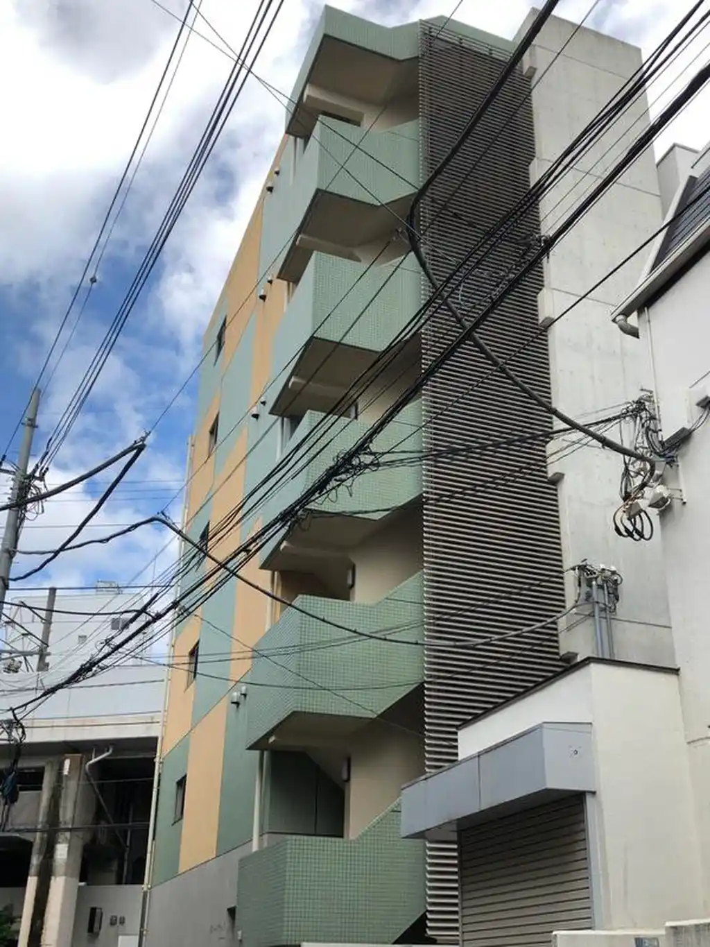 イズ・ビーフロント 外観