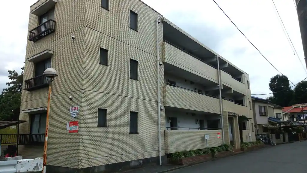ハイツアーリーウッドA 外観