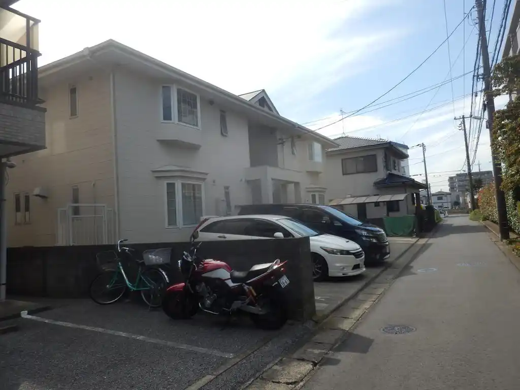 ホワイトビラ薬園台 外観