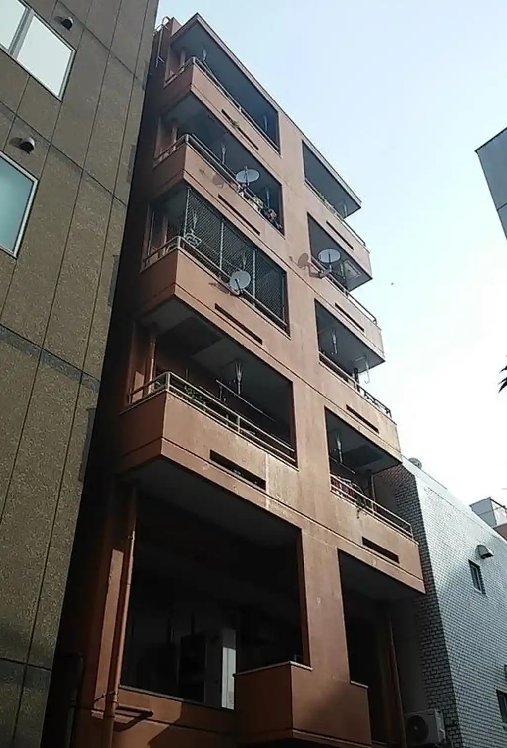 泊第一ビル 外観