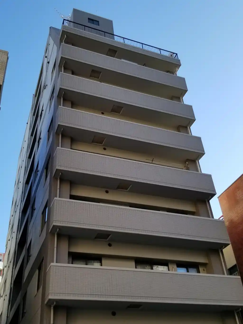 プラハ川崎本町通り 外観