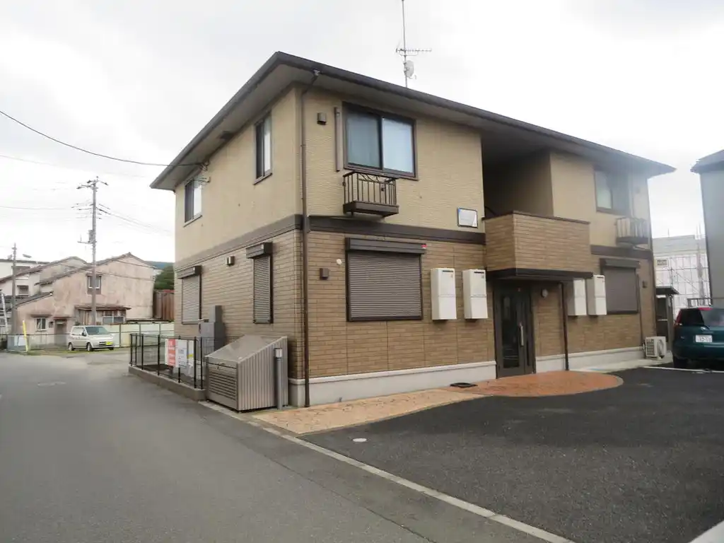 ドゥジェーム三山 外観