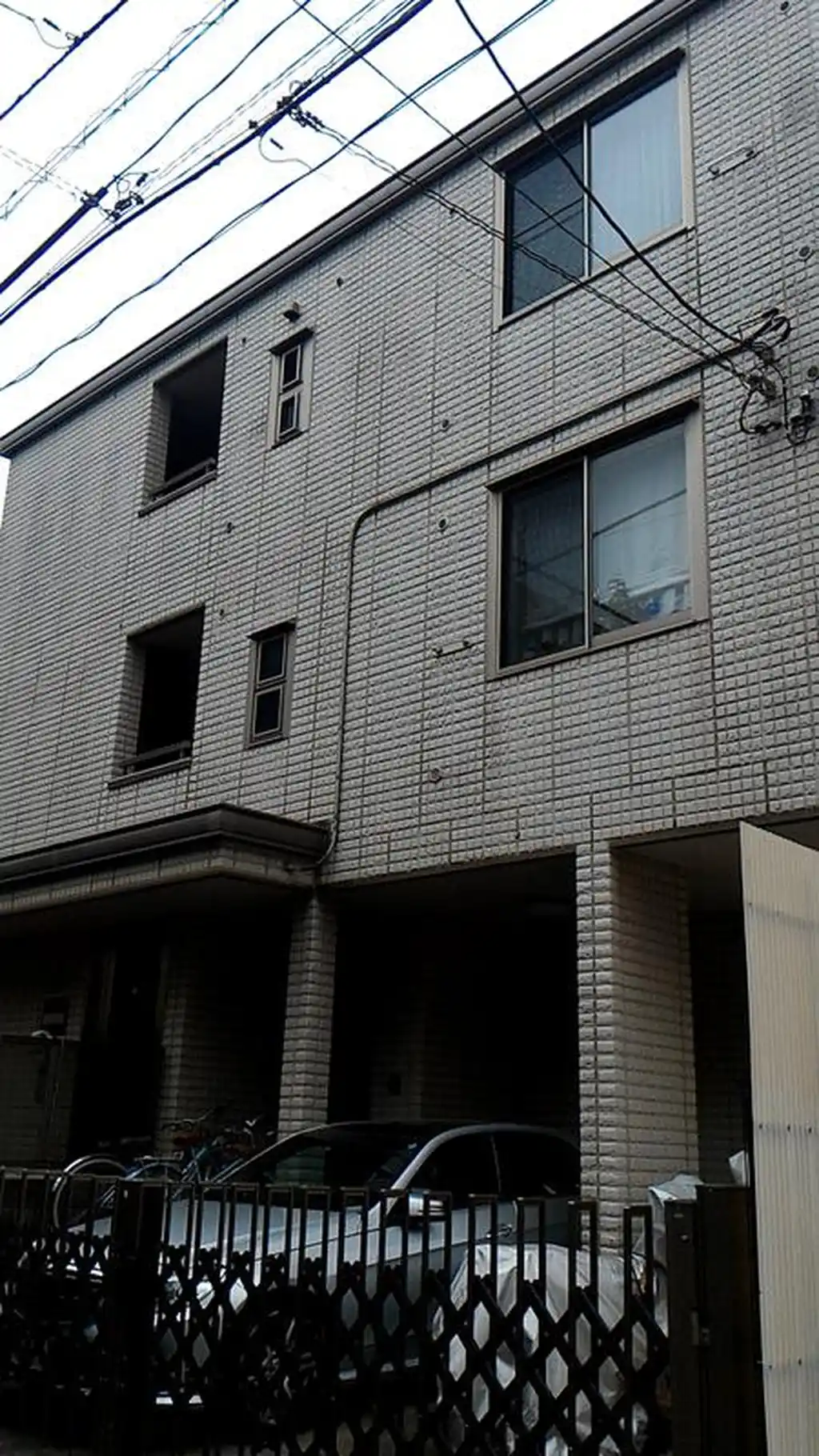 シェ・モア 外観